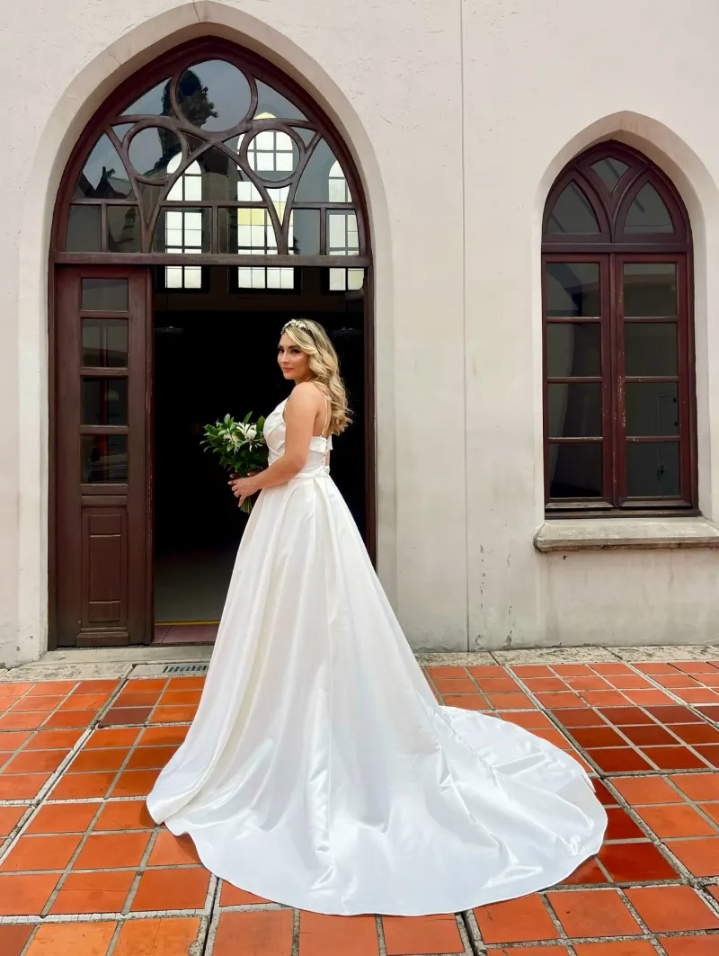 Clienta de PACADI con su vestido