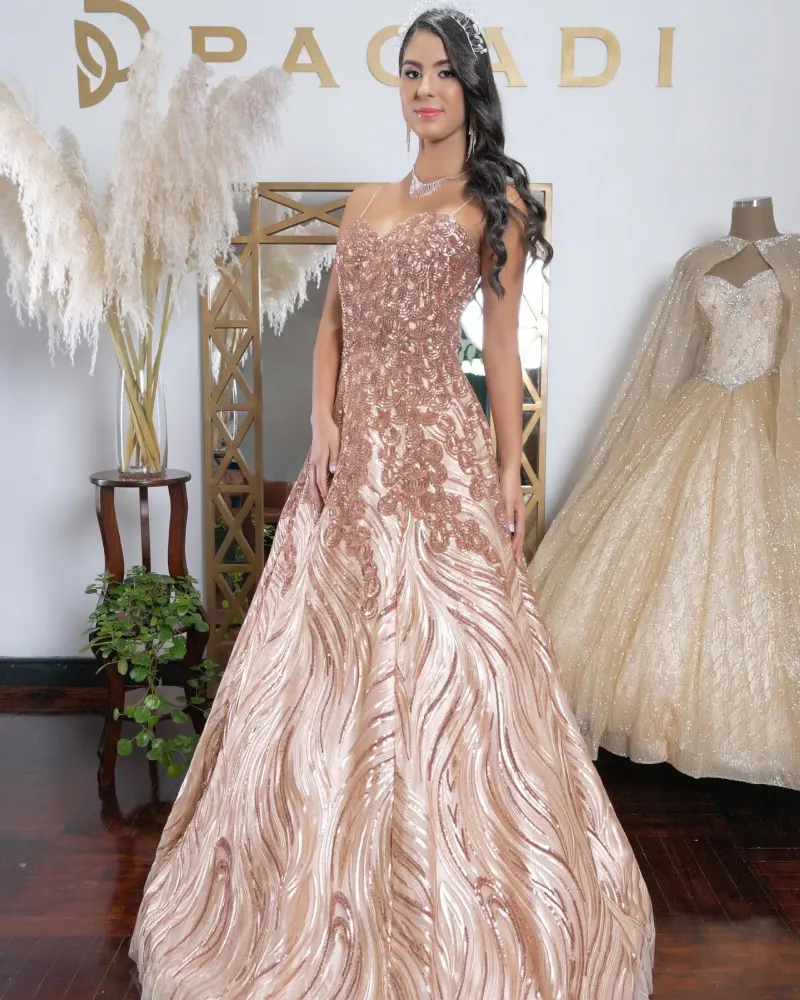 Clienta de PACADI con su vestido